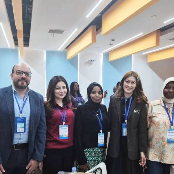 ผู้แทนศูนย์ CIC มช. ถ่ายภาพร่วมกับผู้แทนจากอียิปต์และประเทศอื่นในกลุ่ม BRICS